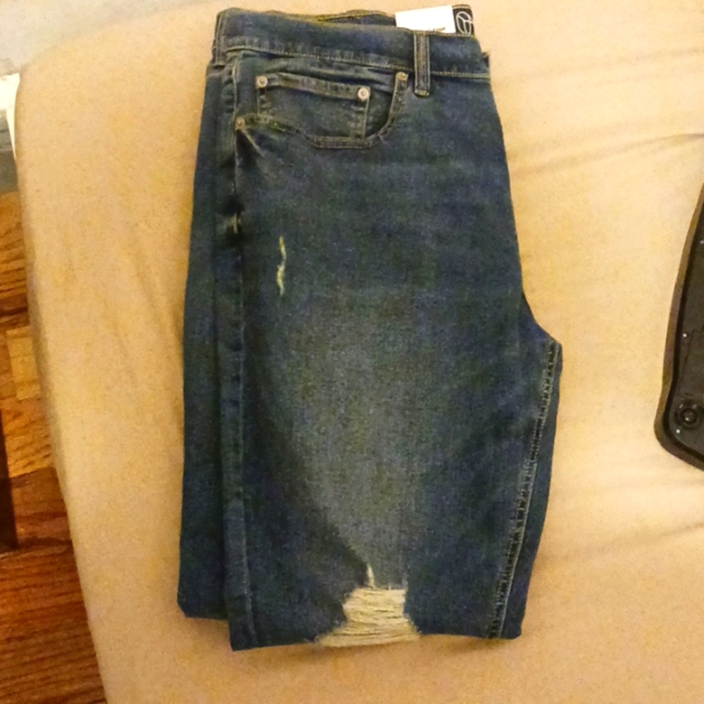 Men Ripped Jeans - Picture 3 of 3